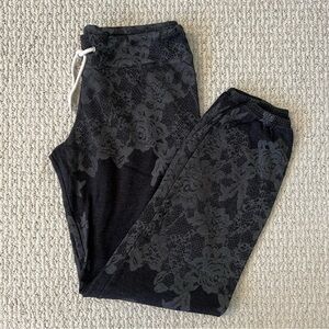 Monrow Supersoft Vintage Sweats in Black